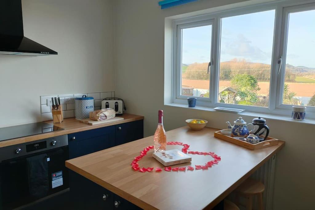Blue Anchor House - Seaview, Hot Tub Apartments Εξωτερικό φωτογραφία