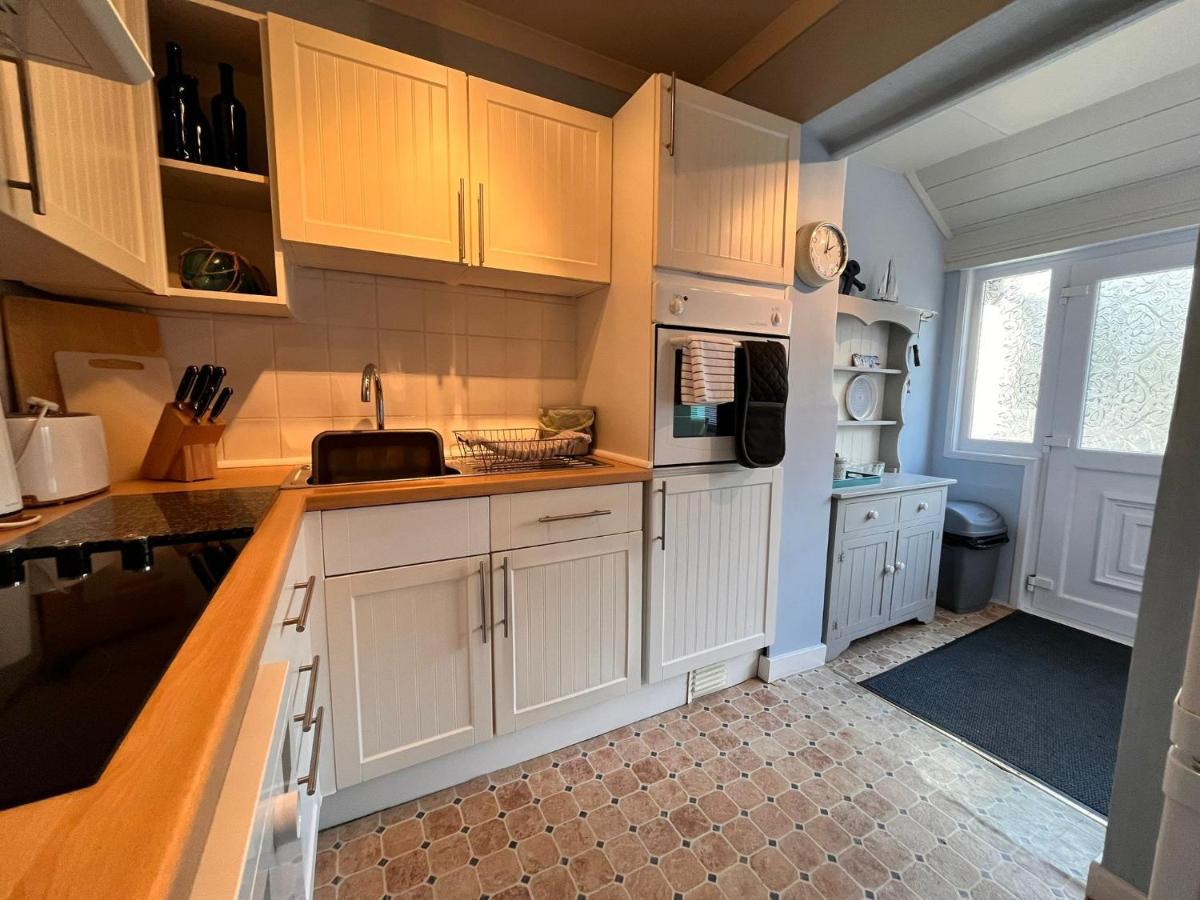 Blue Anchor House - Seaview, Hot Tub Apartments Εξωτερικό φωτογραφία